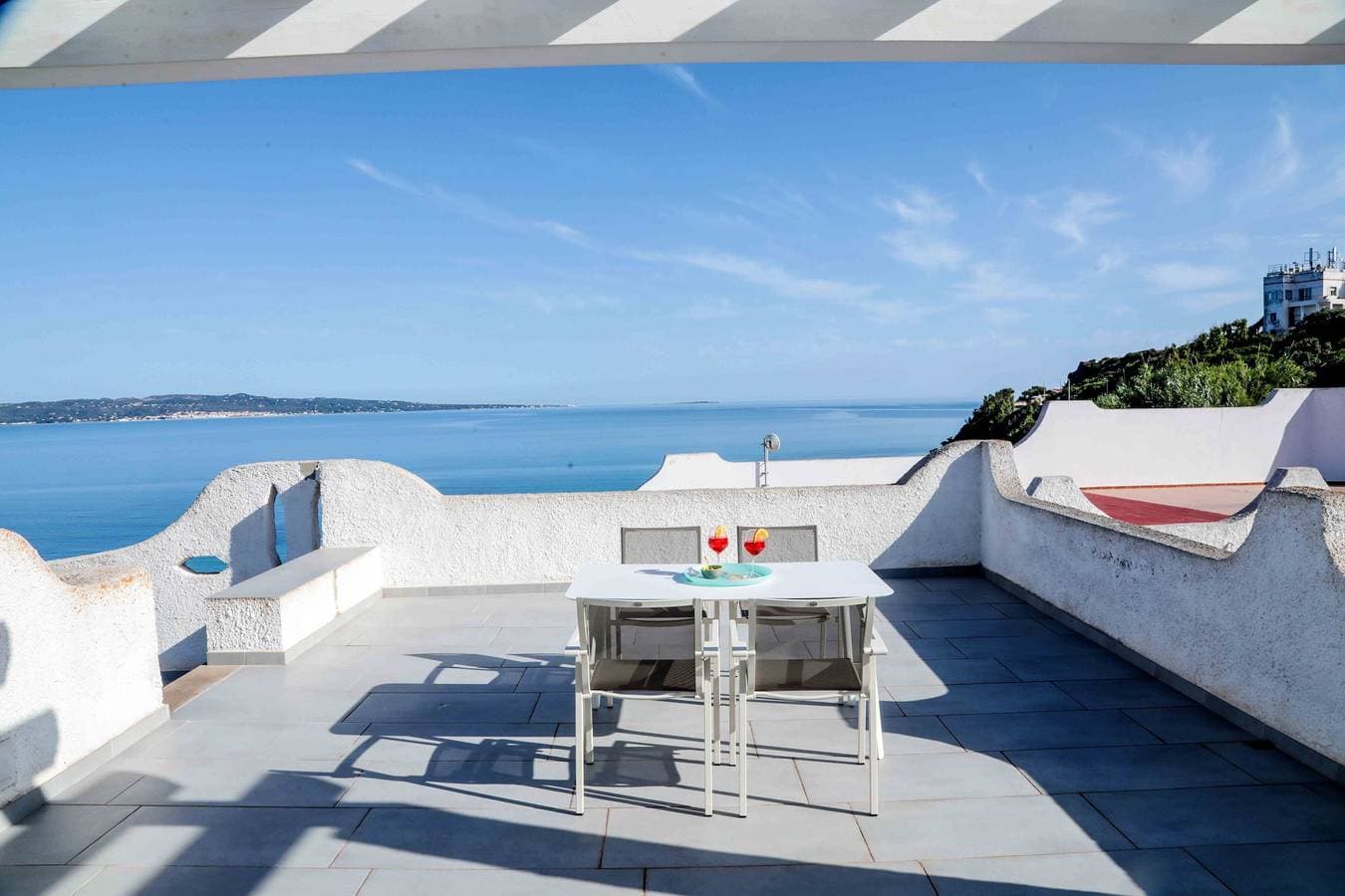 Foto 2 von 31: Luxury Beachfront Villa Kaleidos