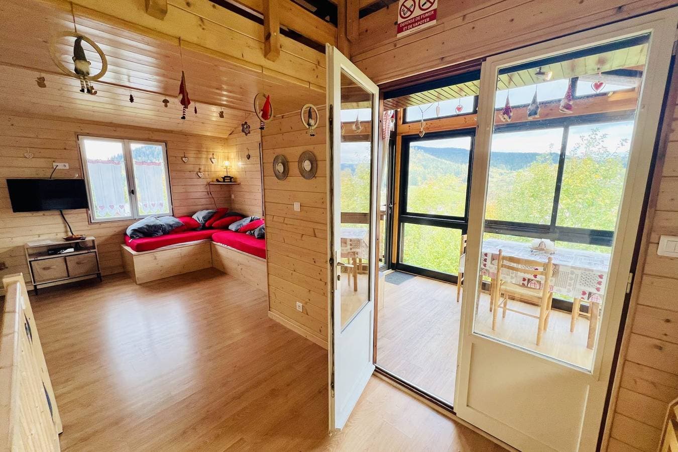 Foto 11 von 32: Chalet für 6 Personen mit Terrasse