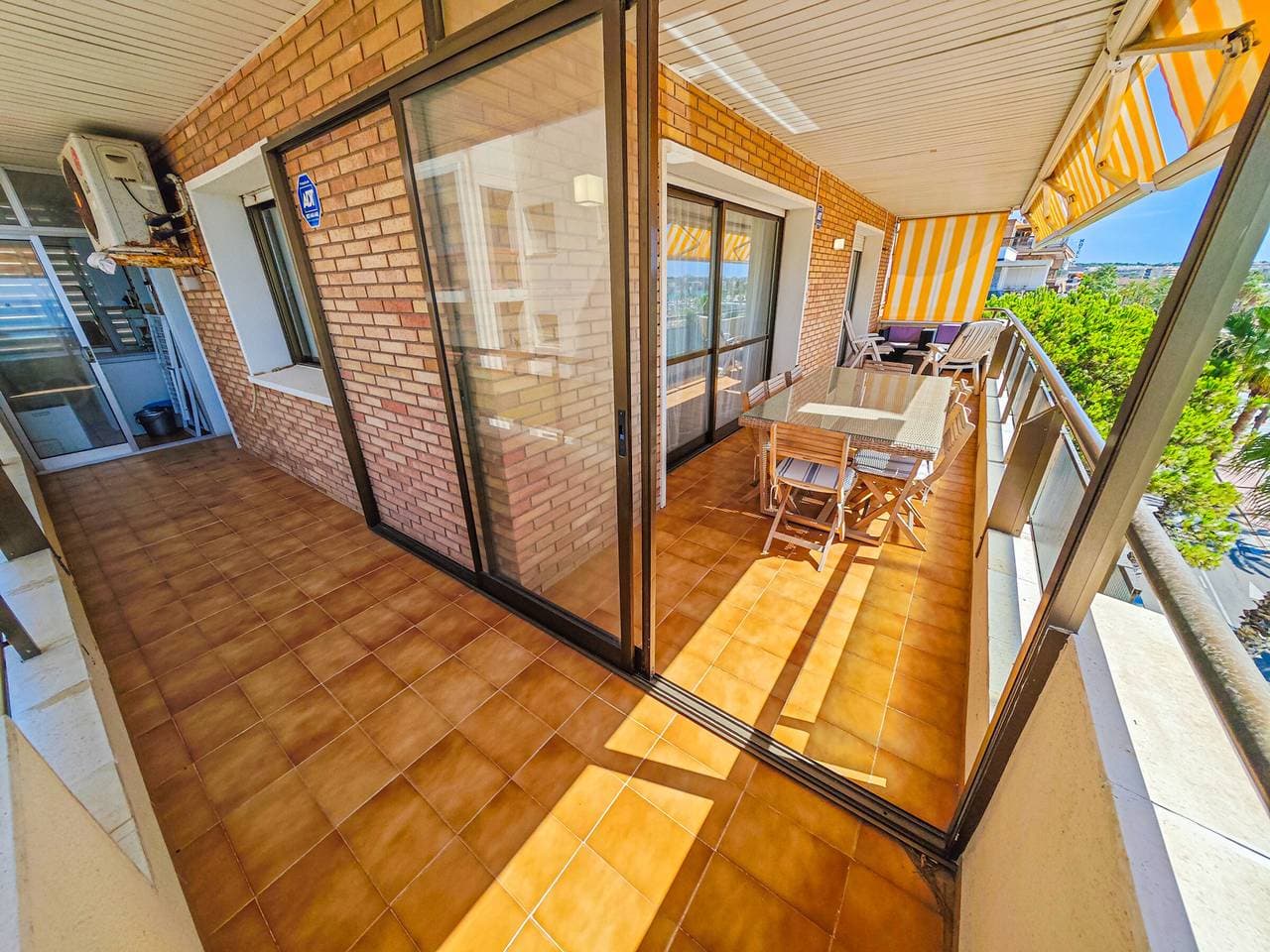 Foto 6 von 36: Geräumige Wohnung in Salou mit Parkplatz und Meerblickterrasse