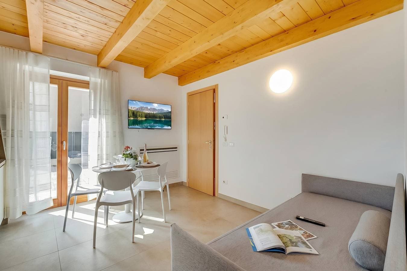 Foto 4 von 24: Residenza Lugana Pool & Garden in Peschiera Apt 2