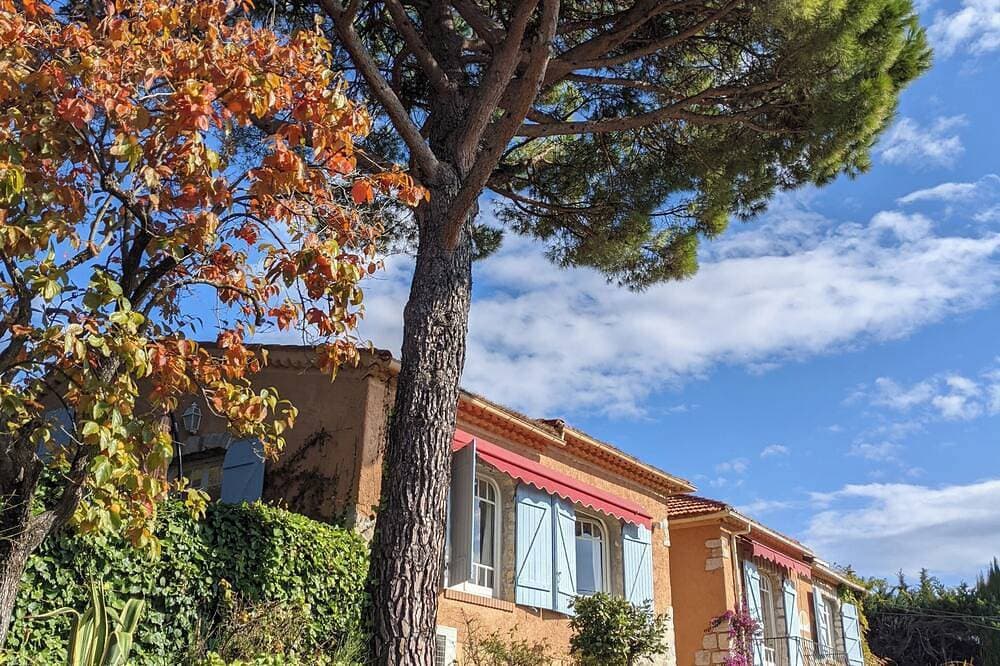 Foto 7 von 30: Beautiful 4 bed villa, stunning panoramic views, fully-equipped pool house.