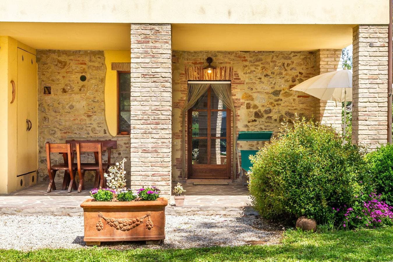 Foto 2 von 26: Ferienwohnung "Casa Le Basse - Giuncarico" mit privater Terrasse und WLAN