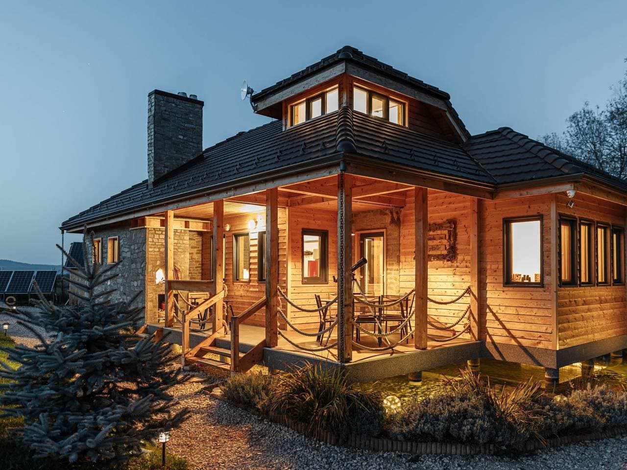 Kleines Haus mit Werkstatt 1