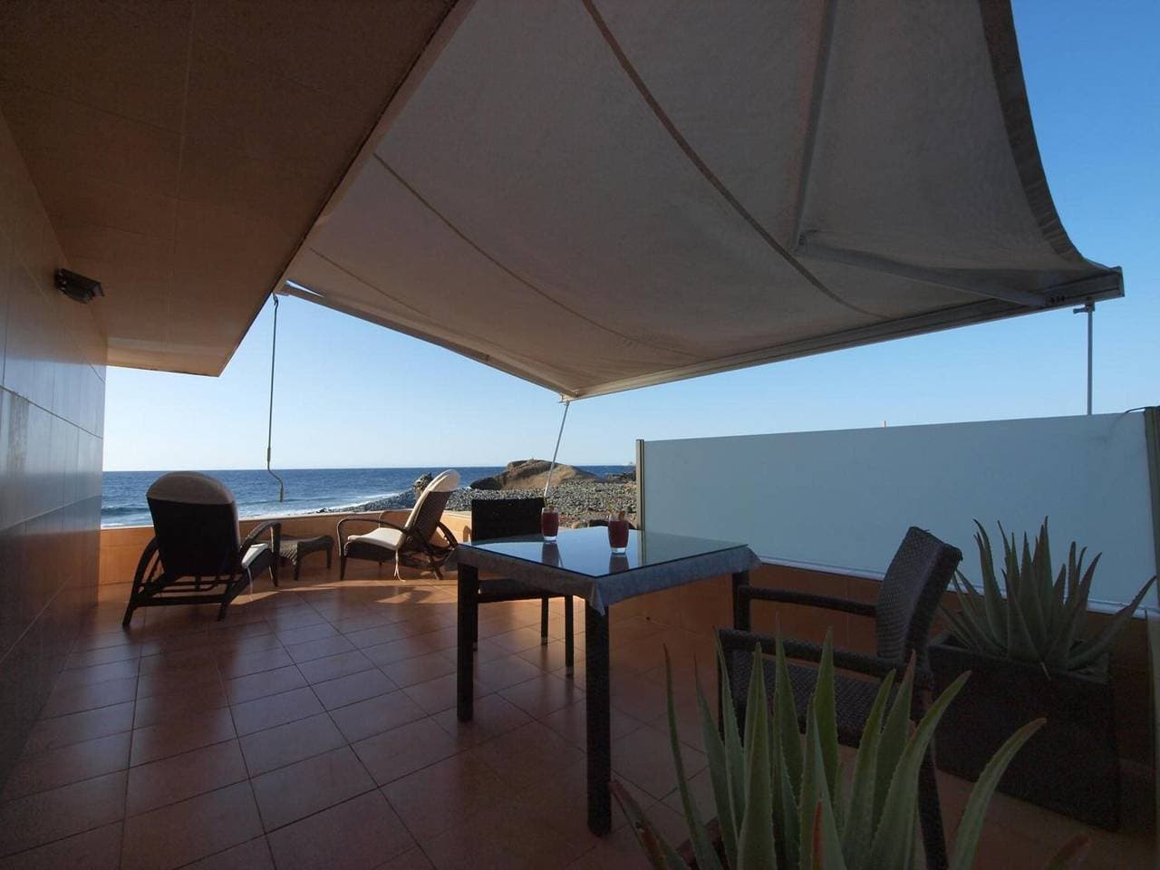 Foto 5 von 40: Ferienhaus 'Sunrise Direkt am Meer' mit Meerblick, Privater Terrasse und WLAN