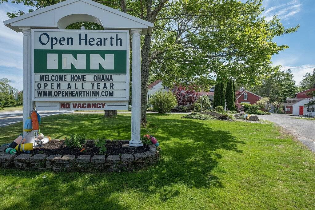 Foto 8 von 25: 1 Lovely Suite in Bar Harbor Open Hearth Inn