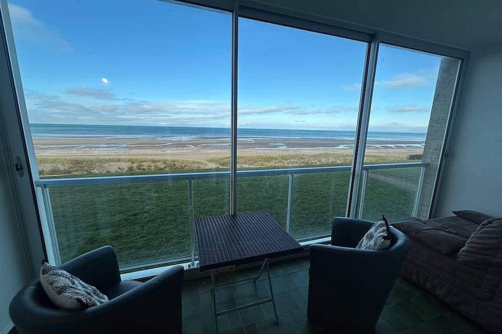 Foto 6 von 13: 2-Zimmer-Wohnung mit Meerblick, Loggia, Parkplatz und voller Ausstattung