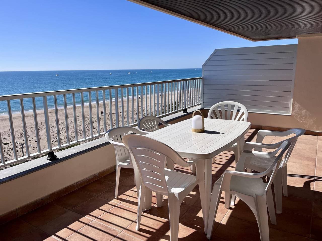 Großzügige Ferienwohnung direkt am Meer mit traumhaftem Ausblick 1