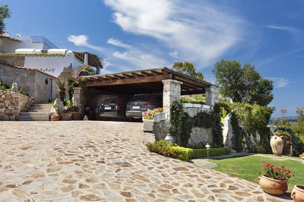Foto 13 von 30: Luxury Front Beach - Villa Iris