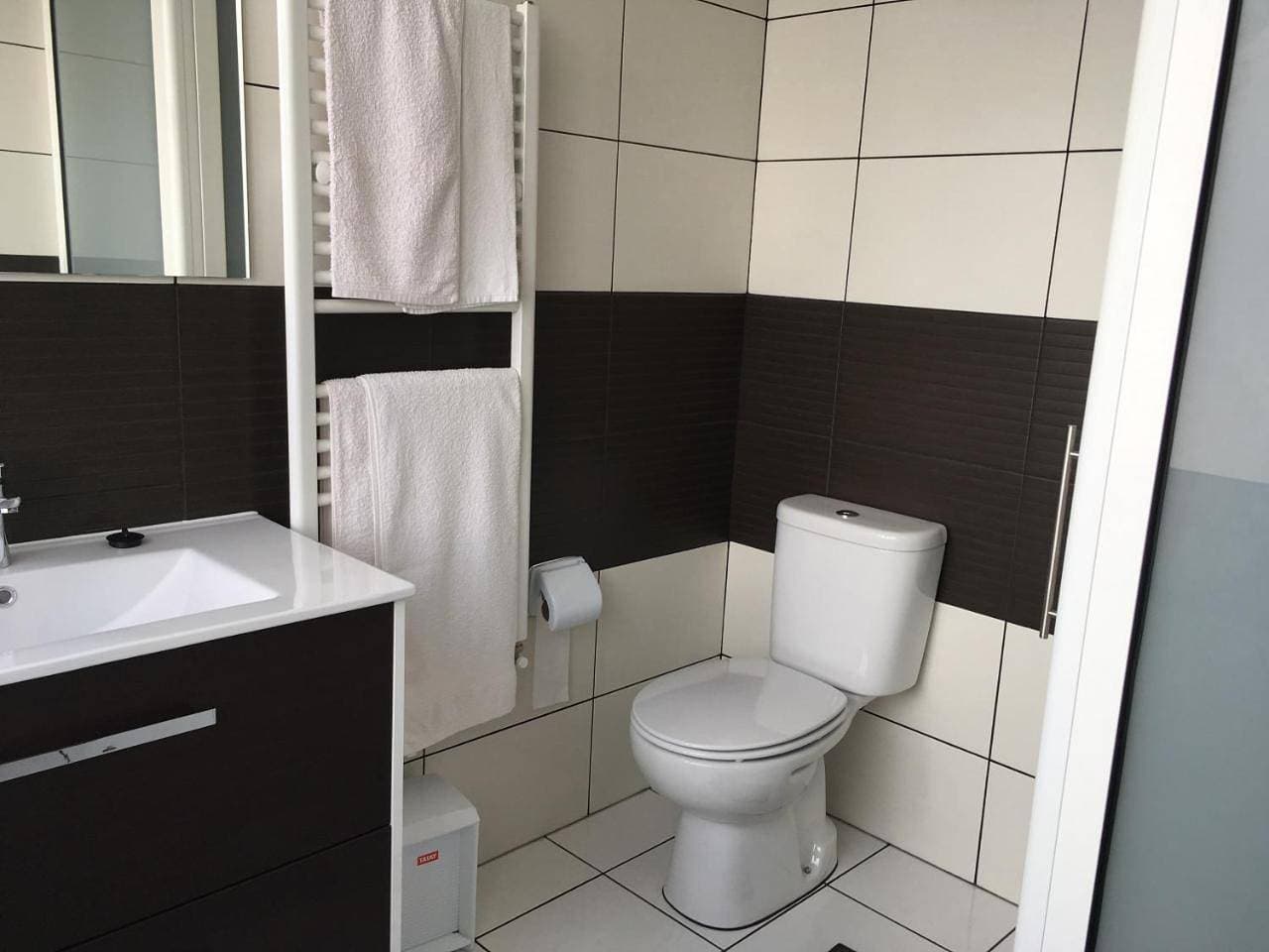 Foto 11 von 15: Double Room with Private Bathroom
