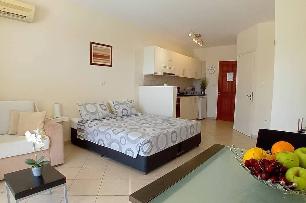 Kato Paphos Suites -Studio Apartment with Pool view, Wi-Fi & a/c. Great Location 1
