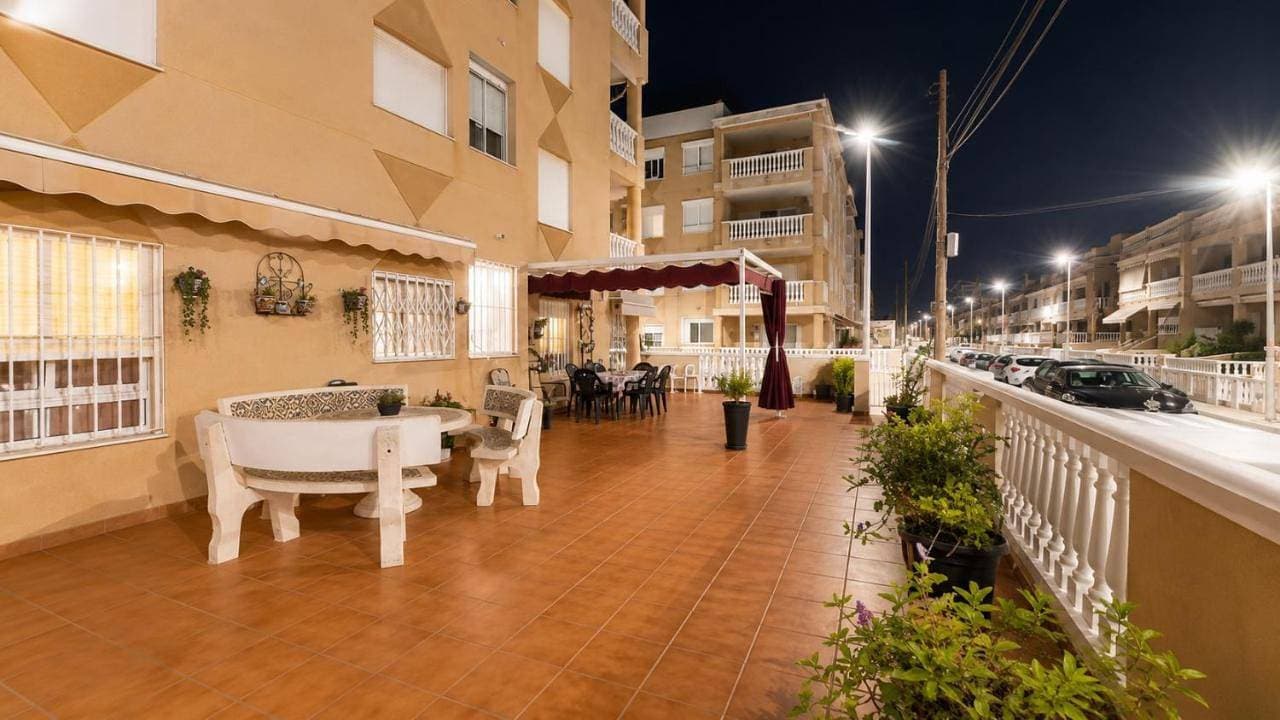 Foto 2 von 43: Two-Bedroom Apartment with Terrace and Sea View