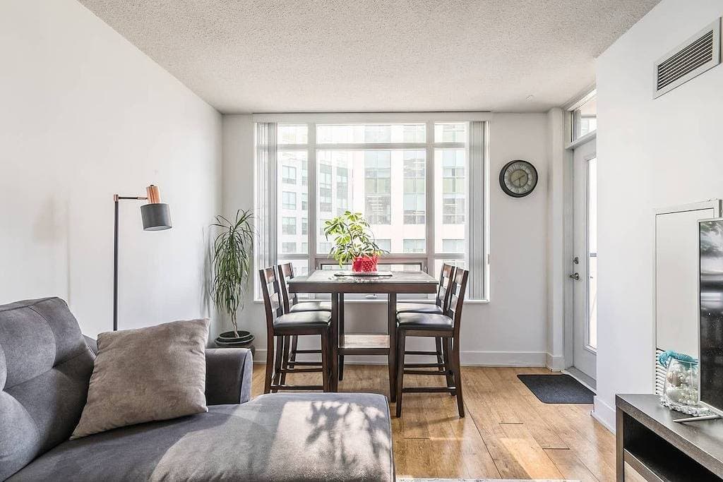Foto 11 von 20: Sparkling Clean Large 1 Br Juwel im Herzen der Innenstadt von Toronto