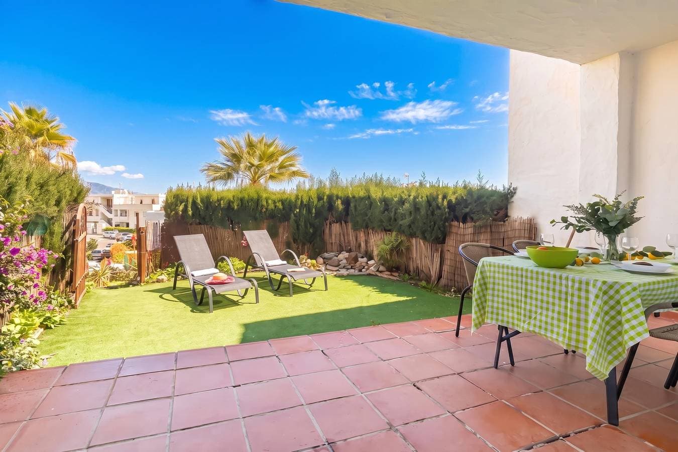 Foto 4 von 35: Riviera direct pool access