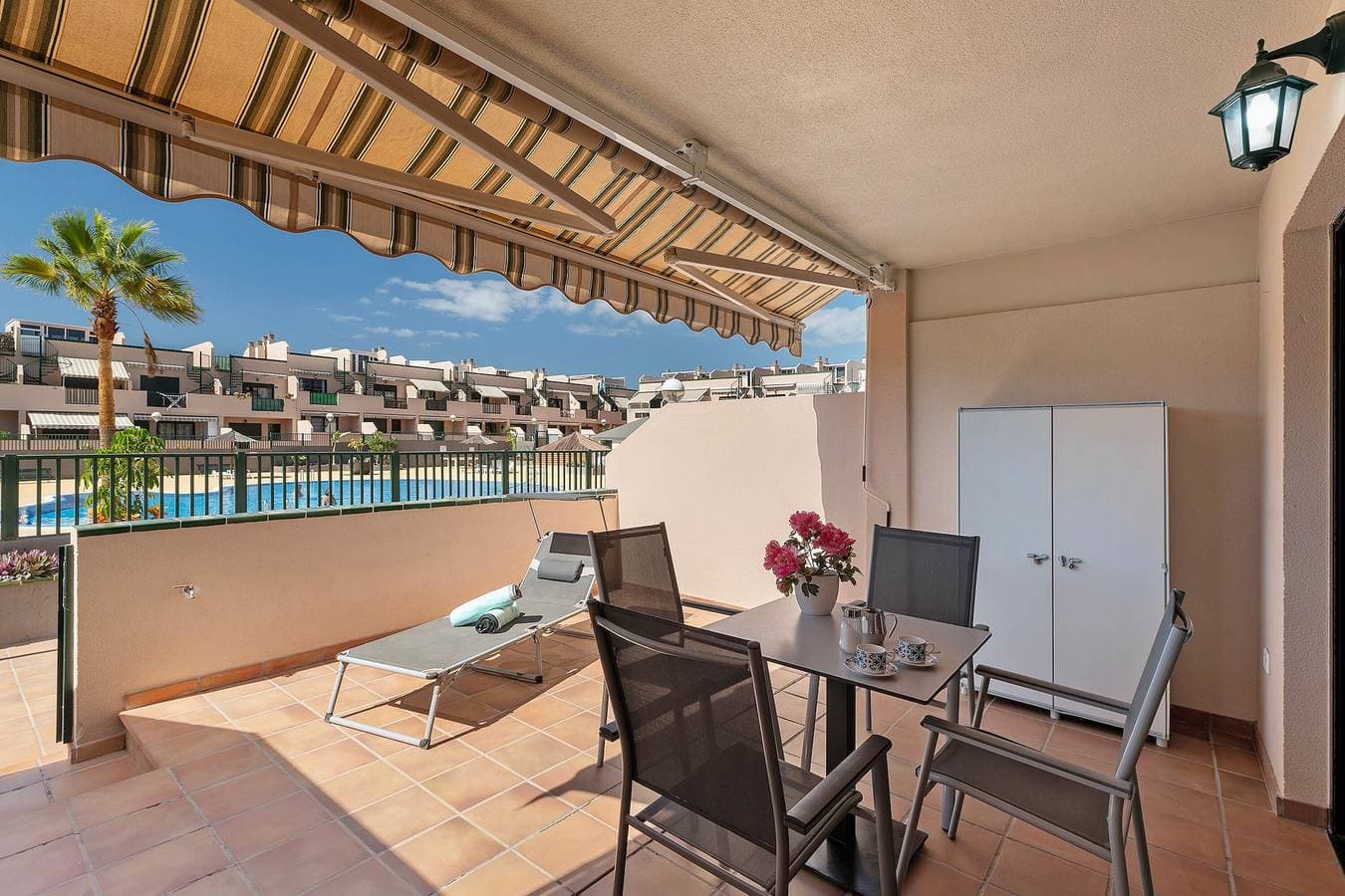 Foto 2 von 33: Ferienwohnung 'Apartamento Los Geranios' mit Gemeinschaftspool, privater Terrasse und WLAN