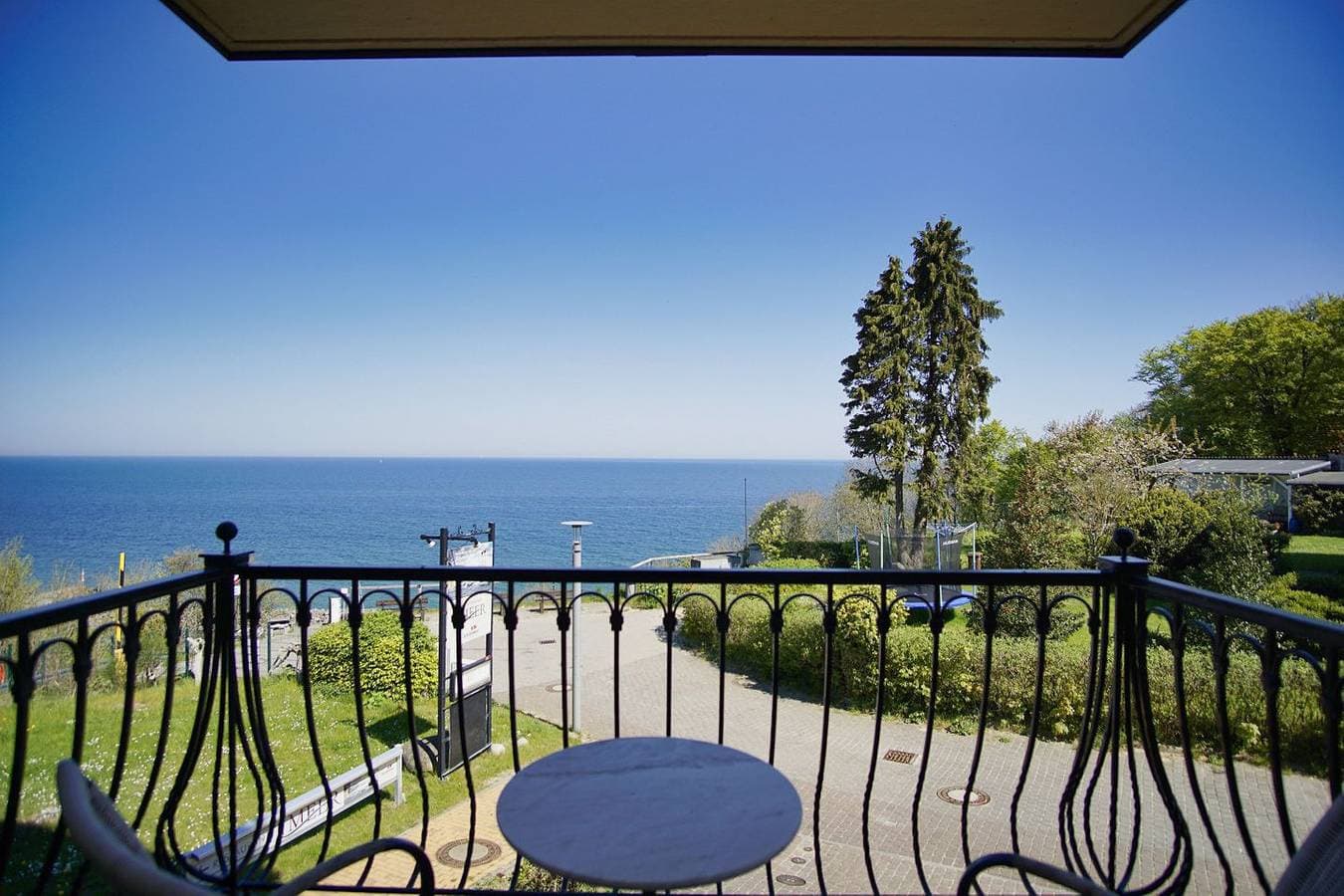 Foto 4 von 25: Ferienwohnung mit traumhaftem Meerblick - Haus am Meer FeWo 03