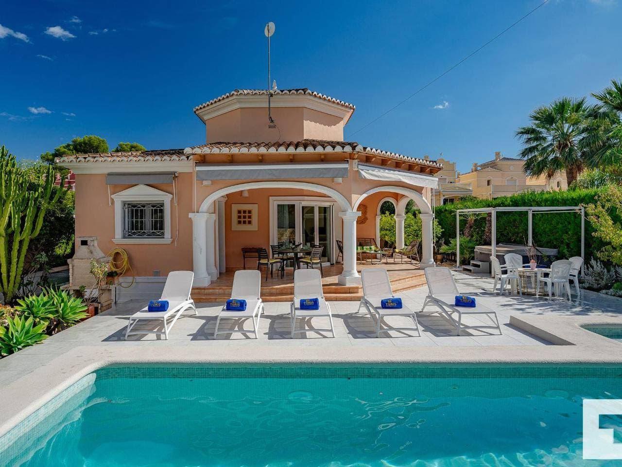 Foto 2 von 36: Luxus-Villa mit Pool, Klimaanlage und Wi-Fi - Calpe