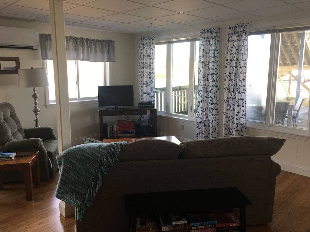 Foto 2 von 28: Einzigartige Marina Side Condo mit toller Aussicht und lustiger Atmosphäre!