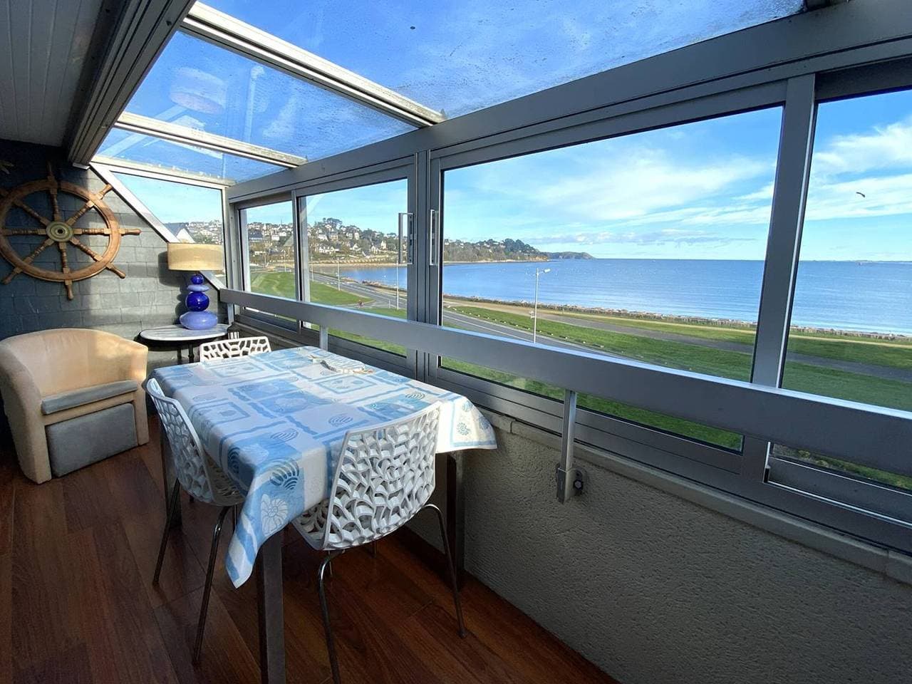 Renovierte 3*-Wohnung mit Meerblick, 50m vom Strand, Perros-Guirec 1