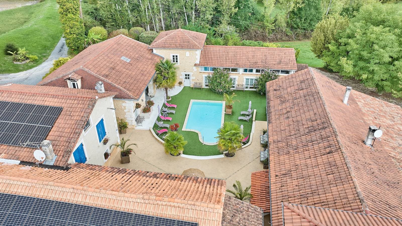 Foto 6 von 32: Périgord Elegant – Gästezimmer 'Le Pré Fleuri' mit Pool im Herzen des Ribéracois