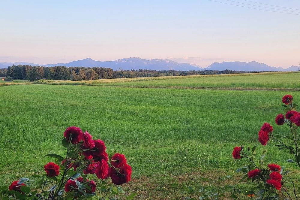 Foto 12 von 17: Ruhig gelegene Erdgeschoss Wohnung mit eigener Terrasse und Bergblick