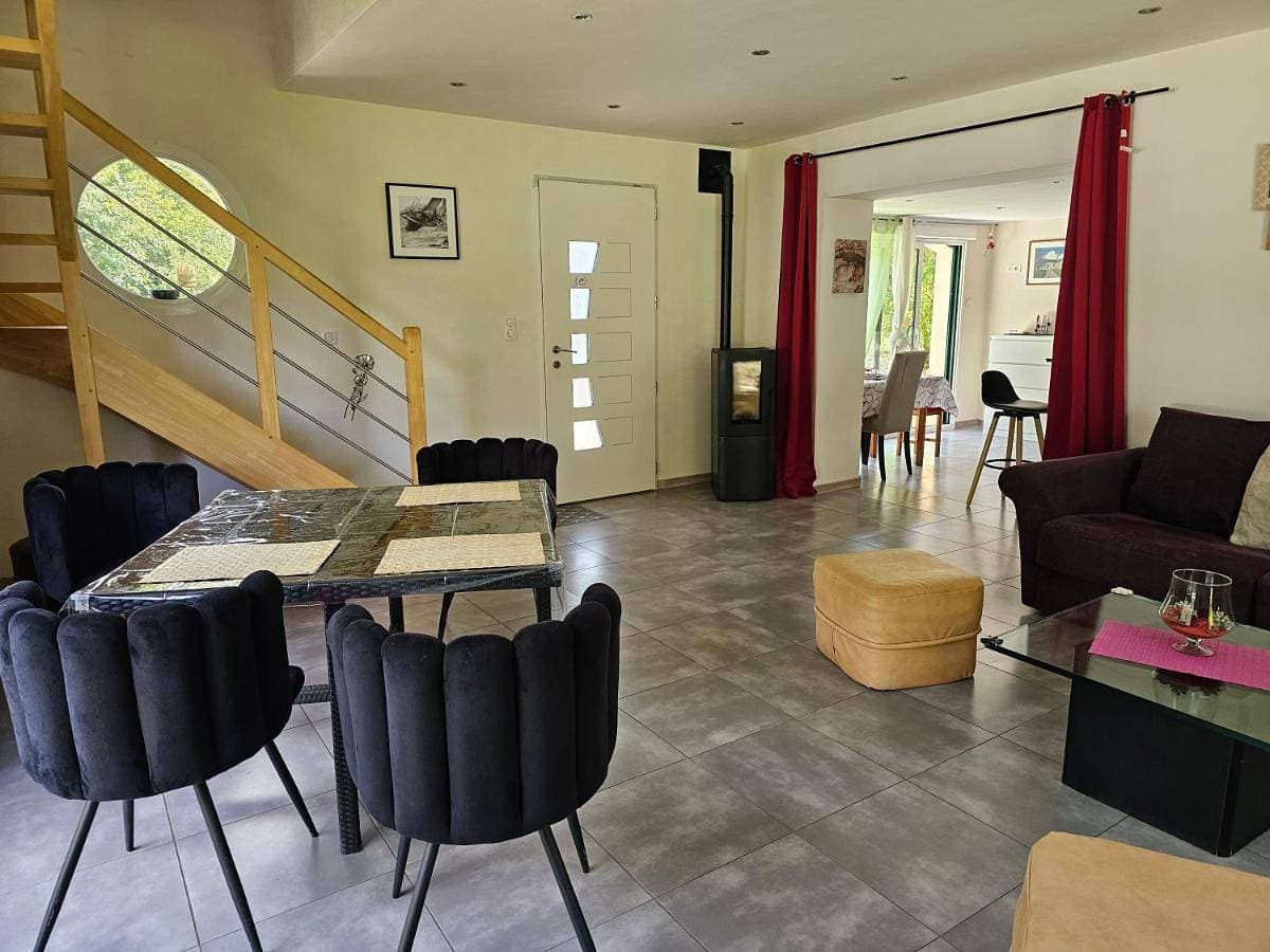 Foto 4 von 35: Four-Bedroom Deluxe Home - Oceanfront