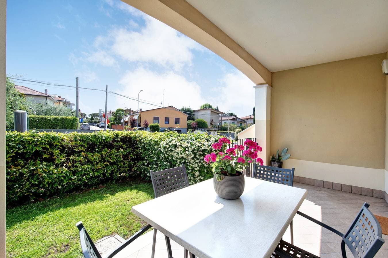 Foto 7 von 21: Ferienwohnung 'Katy Lake Salvia' mit Gemeinschaftspool, privater Terrasse und WLAN