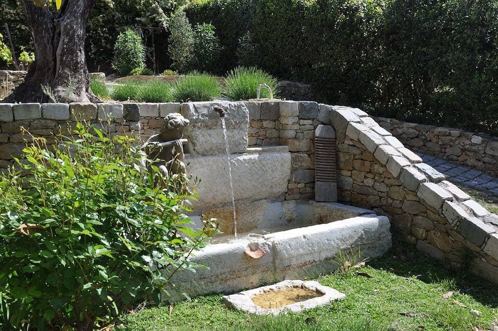 Foto 9 von 23: Pretty Vineyard Cottage On Property 12 Mins From Bandol And Beaches Clim Swimming Pool