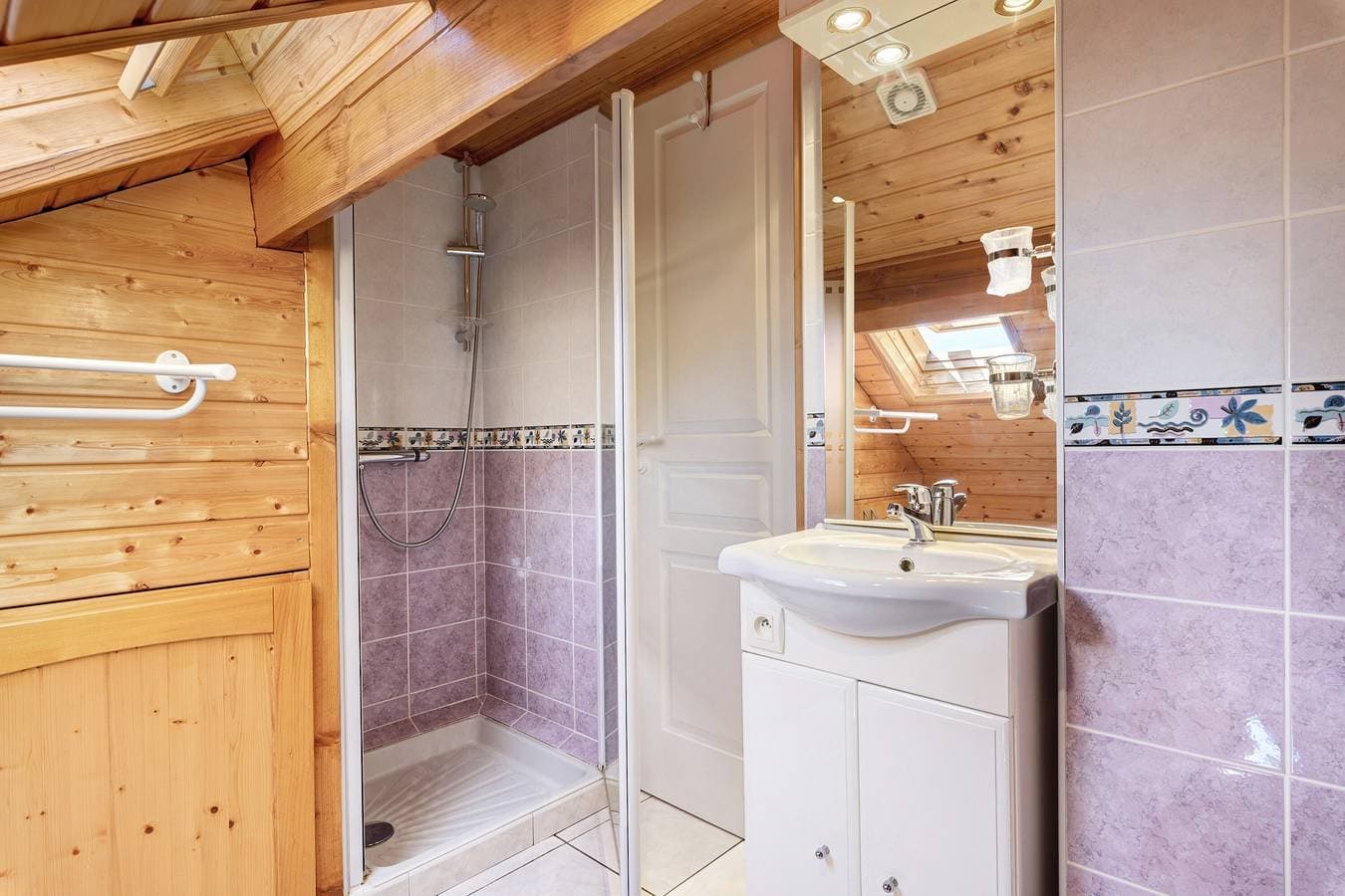 Foto 13 von 33: Gästezimmer „La Rossinière“ mit Bergblick, privater Terrasse und WLAN