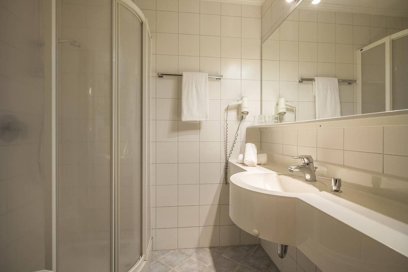 Foto 10 von 48: Doppelzimmer ohne Balkon Fs