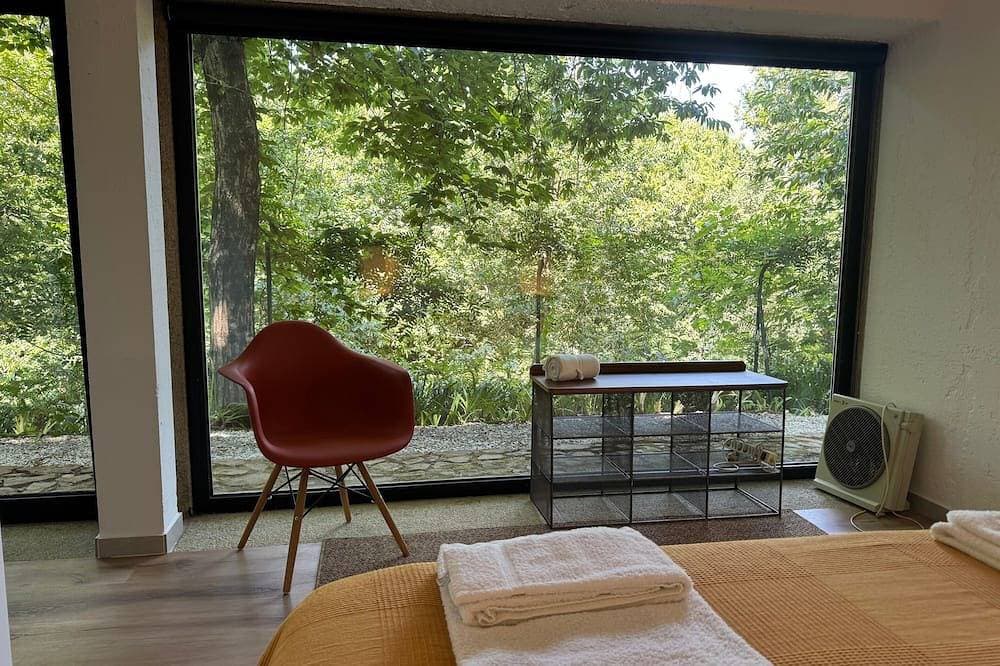 Foto 3 von 27: Suite Camélia mit Gemeinschaftspool und privatem Garten