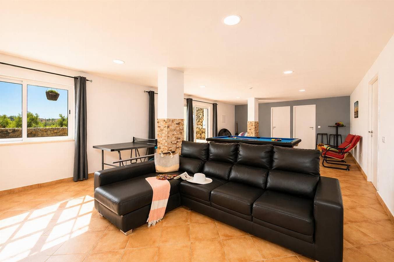 Foto 11 von 33: Villa für 8 Personen mit Balkon