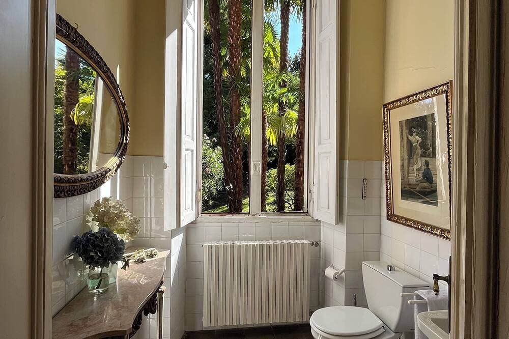 Foto 10 von 30: Stunning Lake Maggiore Villa, pool and panoramic views, timeless Italian charm