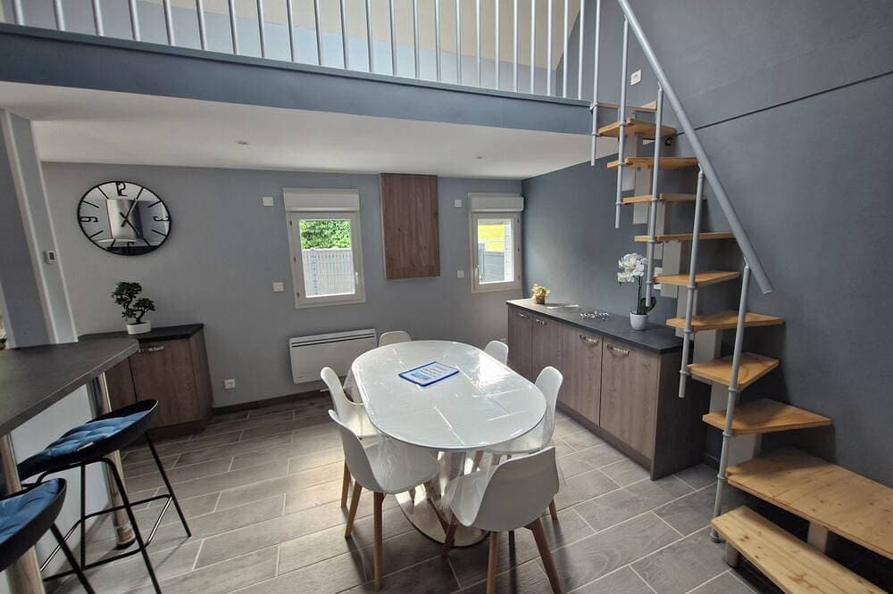 House 3★, Les 4 As, exceptional setting 800 m from the sea, sleeps 6. 1