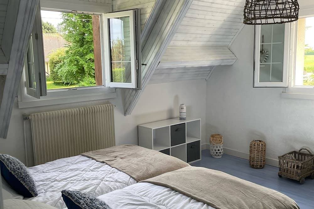 Foto 7 von 30: 4mn-sea-Cabourg 16p. gîte heated pool, fireplace, ping pong table etc...