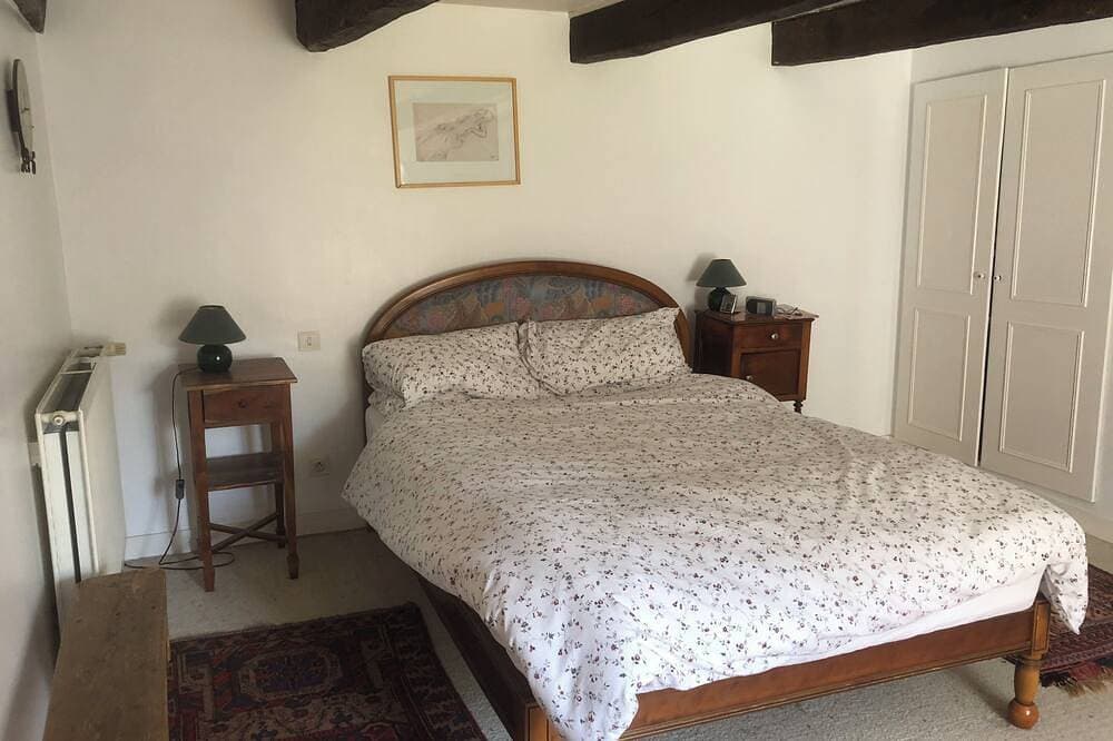 Foto 7 von 25: Beautiful Secluded Converted Breton Farmhouse with Pool Generous grounds/gardens