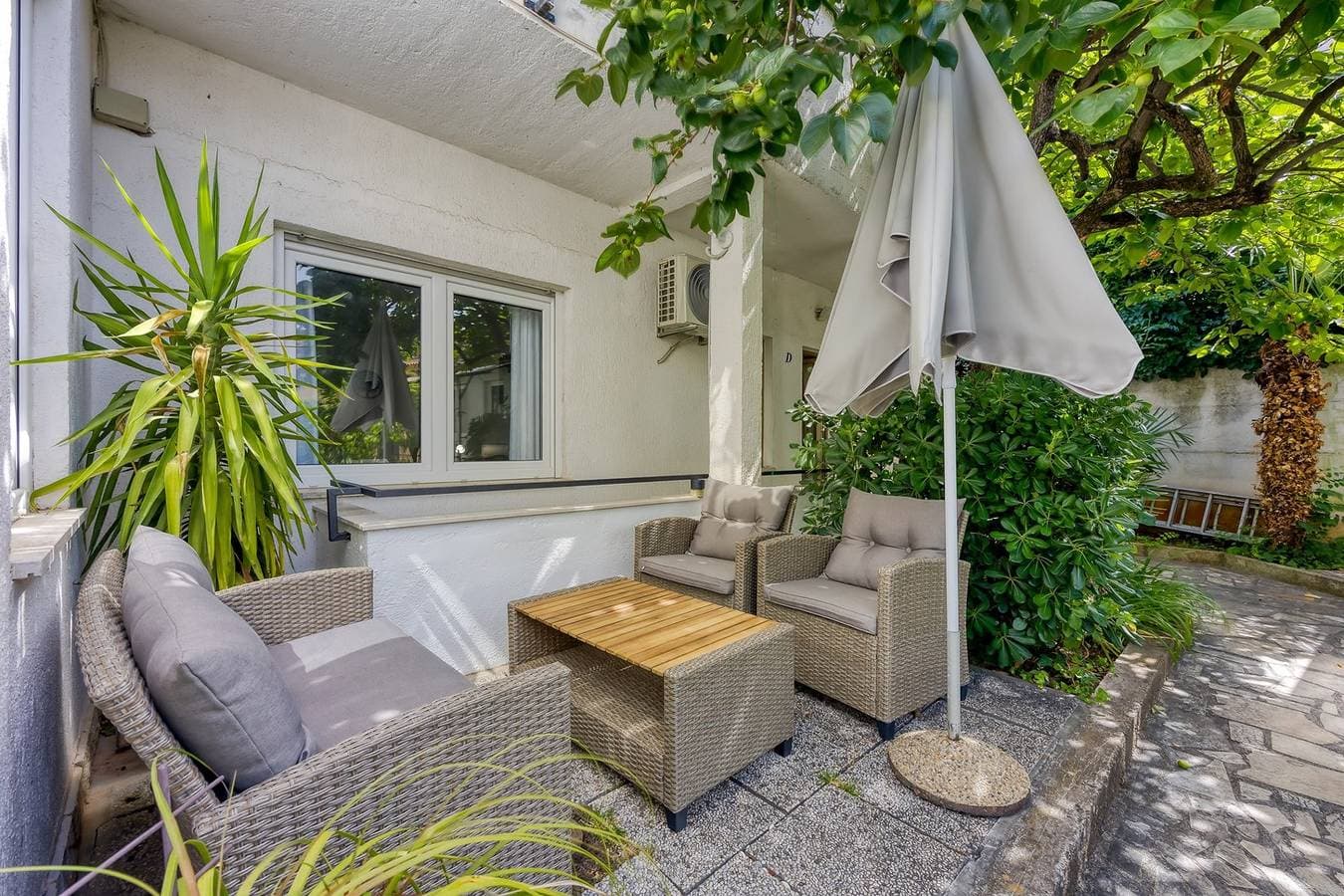 Foto 3 von 25: Einfach eingerichtetes Studio-Apartment Karlo in der Nähe eines schönen Strandes und des Stadtzentrums