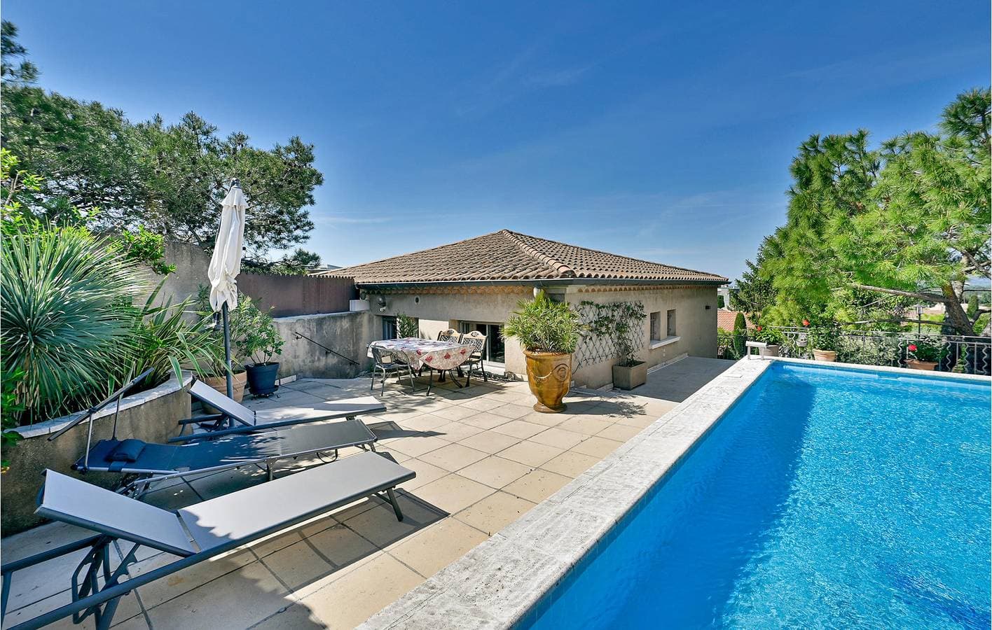 Foto 10 von 25: Châteaurenard Wohnung: Parkplatz, AC, Pool, WiFi