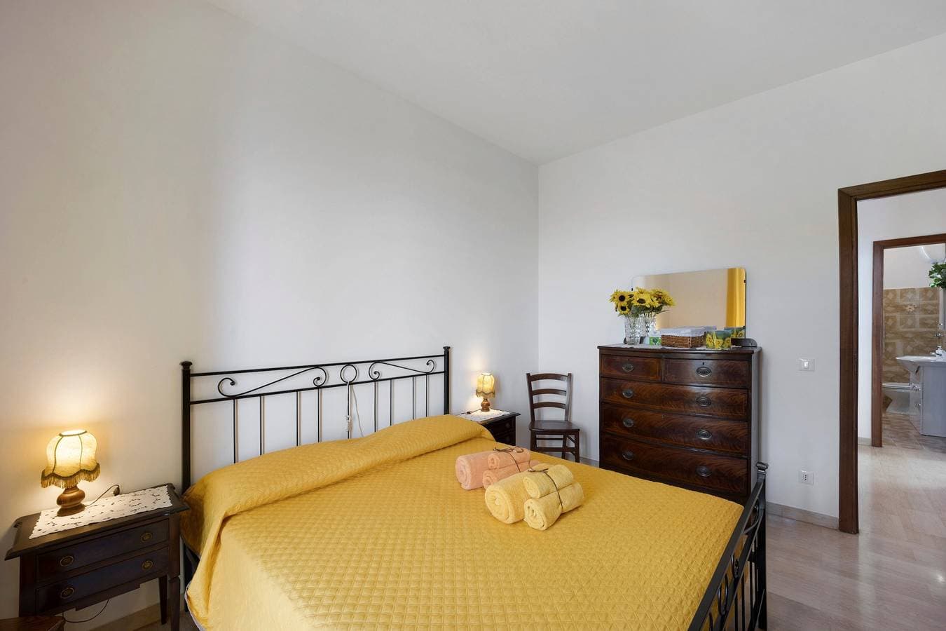 Foto 12 von 26: Haustierfreundliche Ferienwohnung I Girasoli mit Meerblick und WLAN