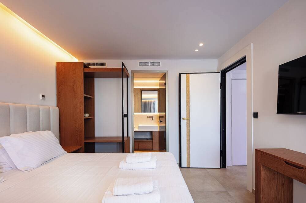 Foto 3 von 30: Nuera IV: Modern 4Br Villa, 300m from the Beach