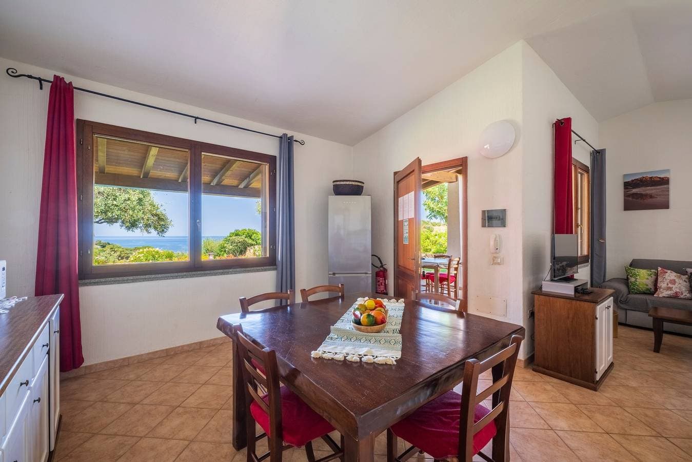 Foto 3 von 38: Villa 'Azzurra' mit Meerblick, WLAN und Klimaanlage