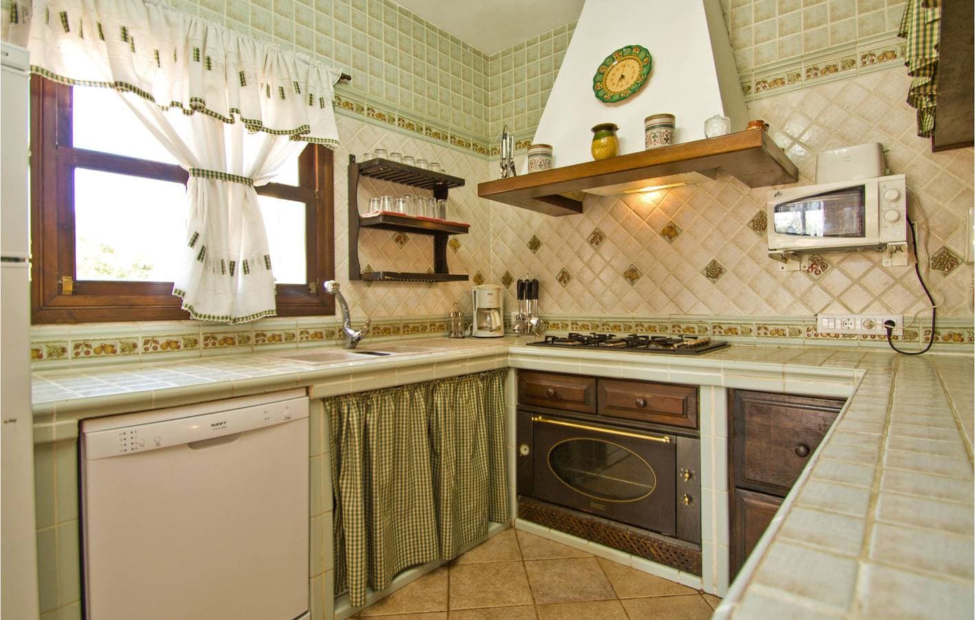 Foto 7 von 34: 200 sqft Apt | Pool, Küche, Kamin | 2.5km nach Es Garrovers