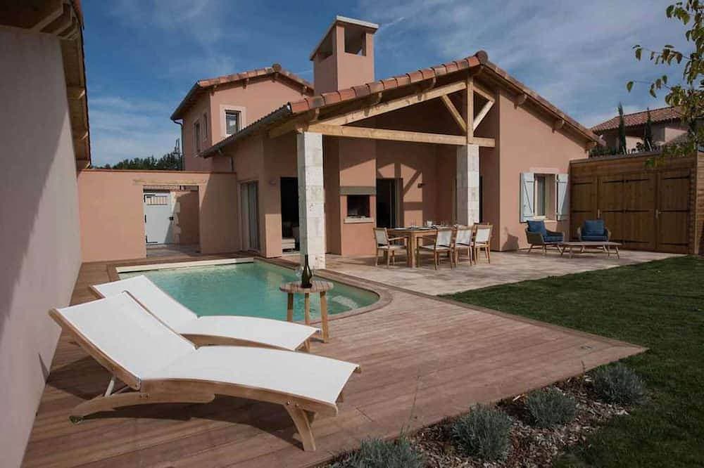 Neue Luxus-Villa mit 3 Schlafzimmern und Pool und großem Garten auf Chateau Estate 1