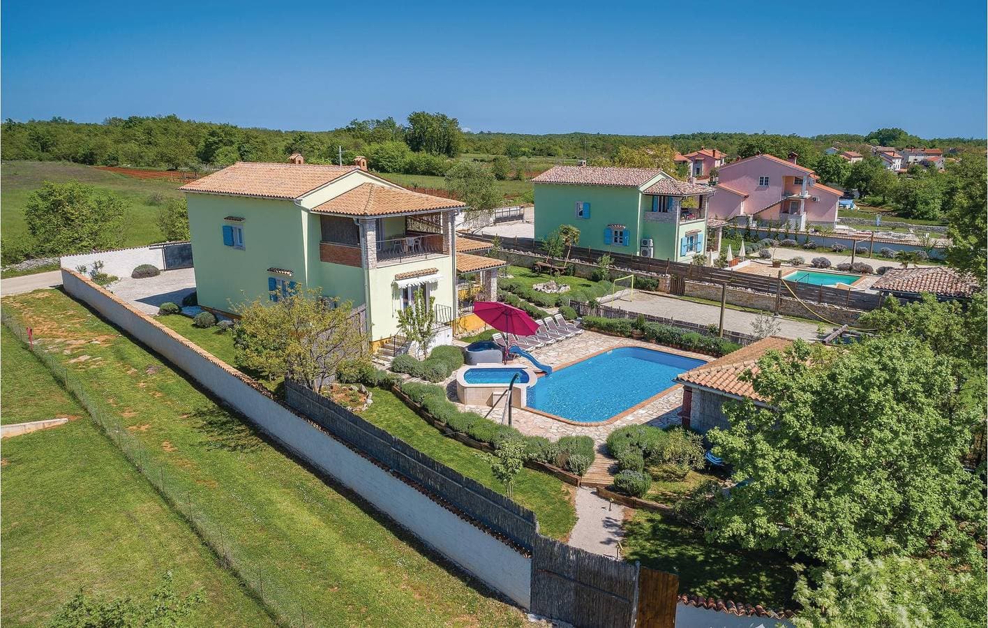 Foto 3 von 70: Geräumige 2-Zimmer-Wohnung mit Pool und Parkplatz – inklusive schnellem WLAN!