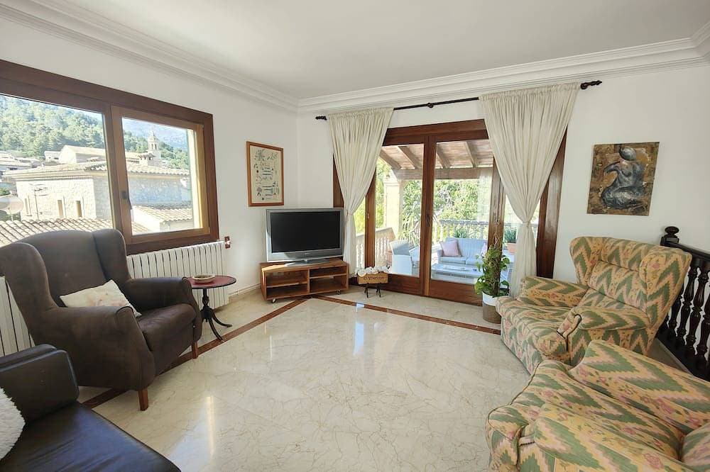 Foto 8 von 30: Casa con Mucho Espacio en Pueblo muy Tranquilo Bien Comunicado. Piscina