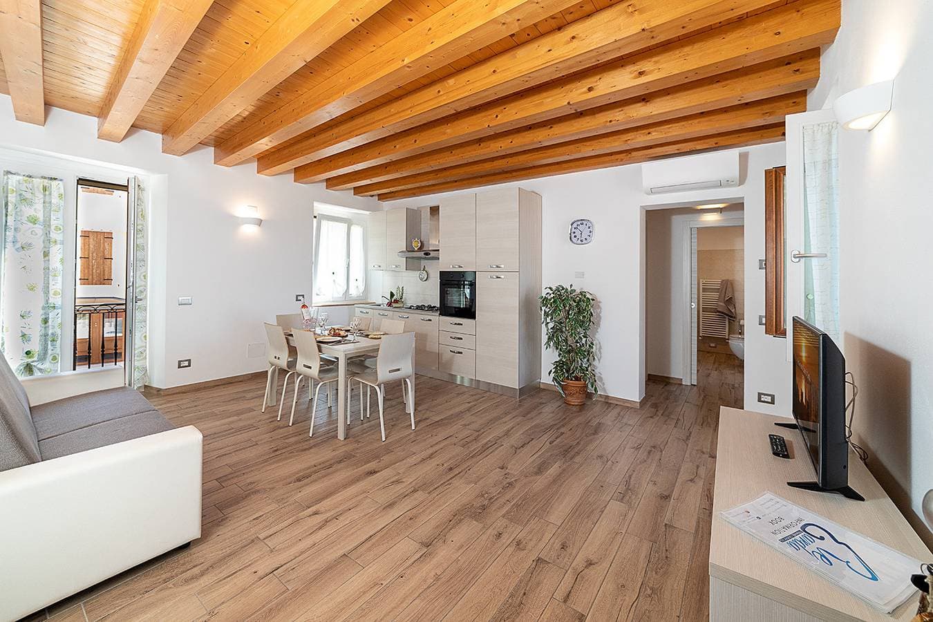 Foto 2 von 27: Regarda - Casa Rossa 1, romantisches  Rustico mit WLan, Klimaanlage