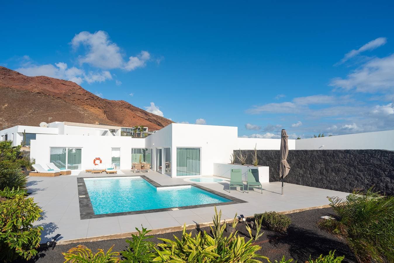 Foto 3 von 38: Villa 'Ereza Royal Elite Hoopoe 109' mit Meerblick, WLAN und Klimaanlage