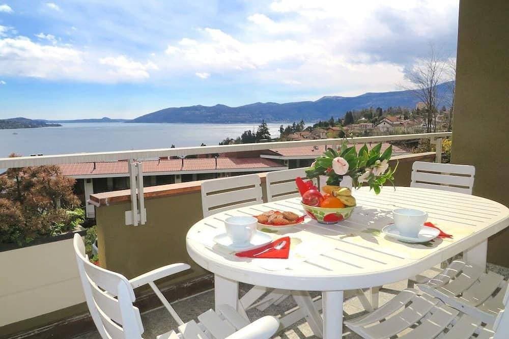 Selva 1 lake view apartment in Ghiffa with pool 1