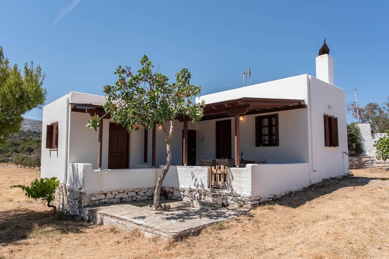Foto 3 von 38: Black Sand Ferienhaus mit Meerblick und privater Terrasse