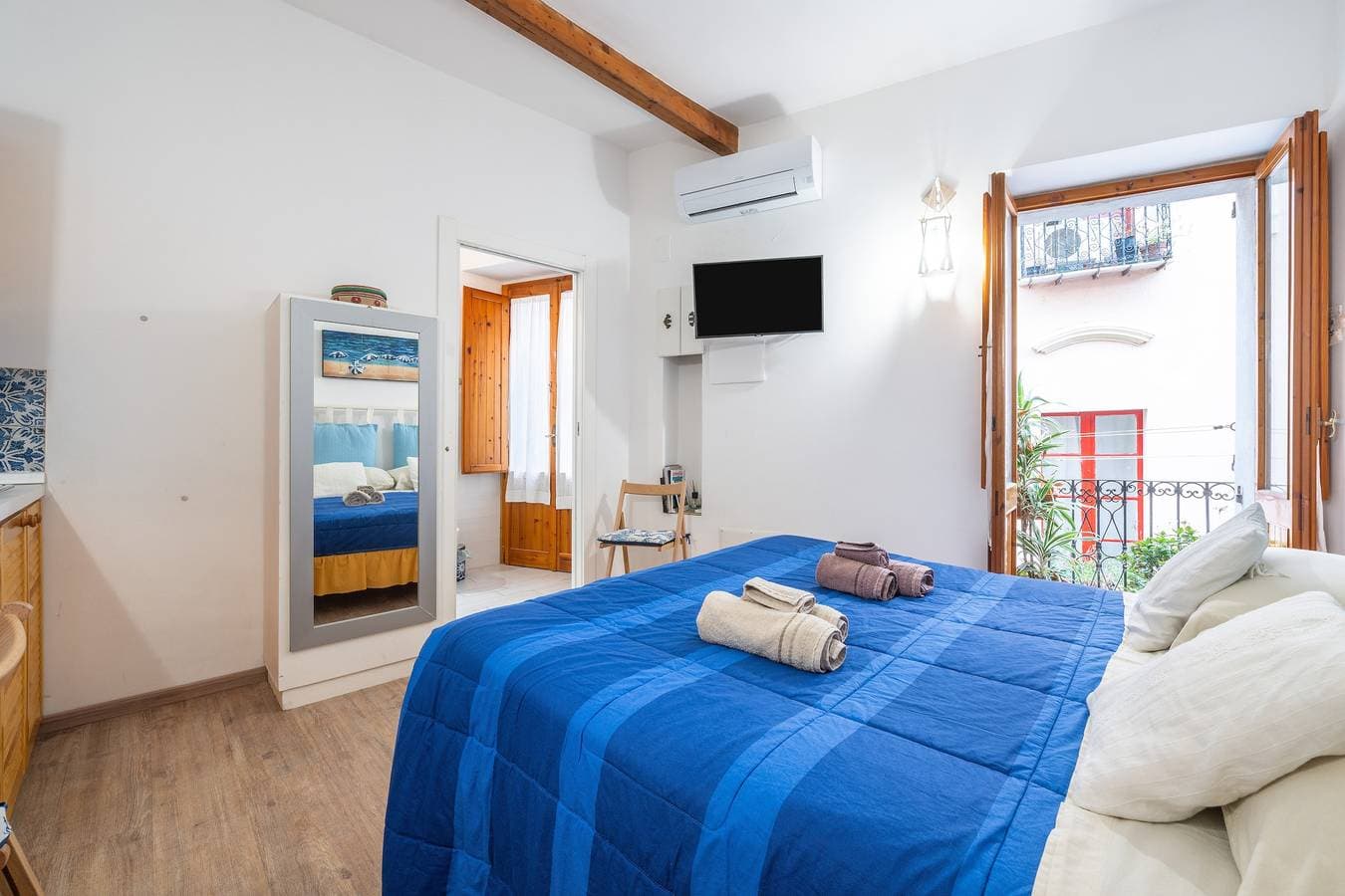 Foto 6 von 19: Einzimmerapartment 'Alla Marina Monolocale' mit Balkon, WLAN und Klimaanlage