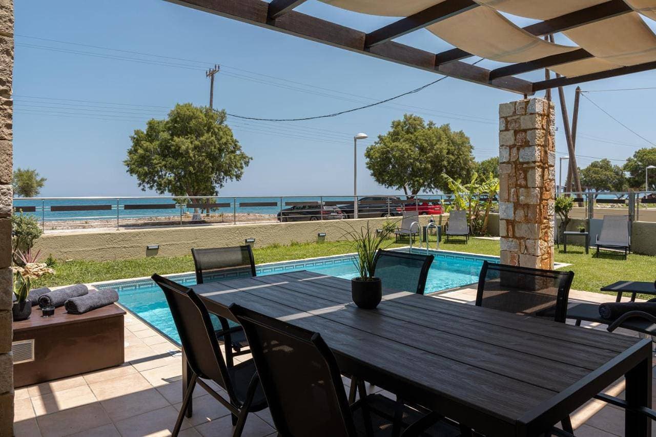 Foto 4 von 5: Villa - Beach Front